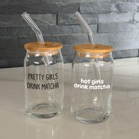 Pretty Girls Drink Matcha Hot Trinkglas Bambusdeckel Glashalm Dosenglas 500Ml Geschenk Geburtstagsgeschenk Glas Mit Deckel Pretty Girls Drink Matcha Hot Trinkglas Bambusdeckel Glashalm Dosenglas 500Ml Geschenk Geburtstagsgeschenk Glas Mit Deckel von mixed24