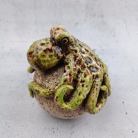 Keramik Oktopus Auf Kugel, Beetstecker Gartenkugel Gartenkeramik - Unikat von mjArtsKeramik
