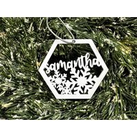 Schneeflocke Ausschnitt Personalisierte Weiße Acrylverzierung | Namen von mncelebrations