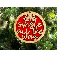 Single Den Ganzen Weg Ornament | Kirschbaumholz & Rotes Acryl von mncelebrations