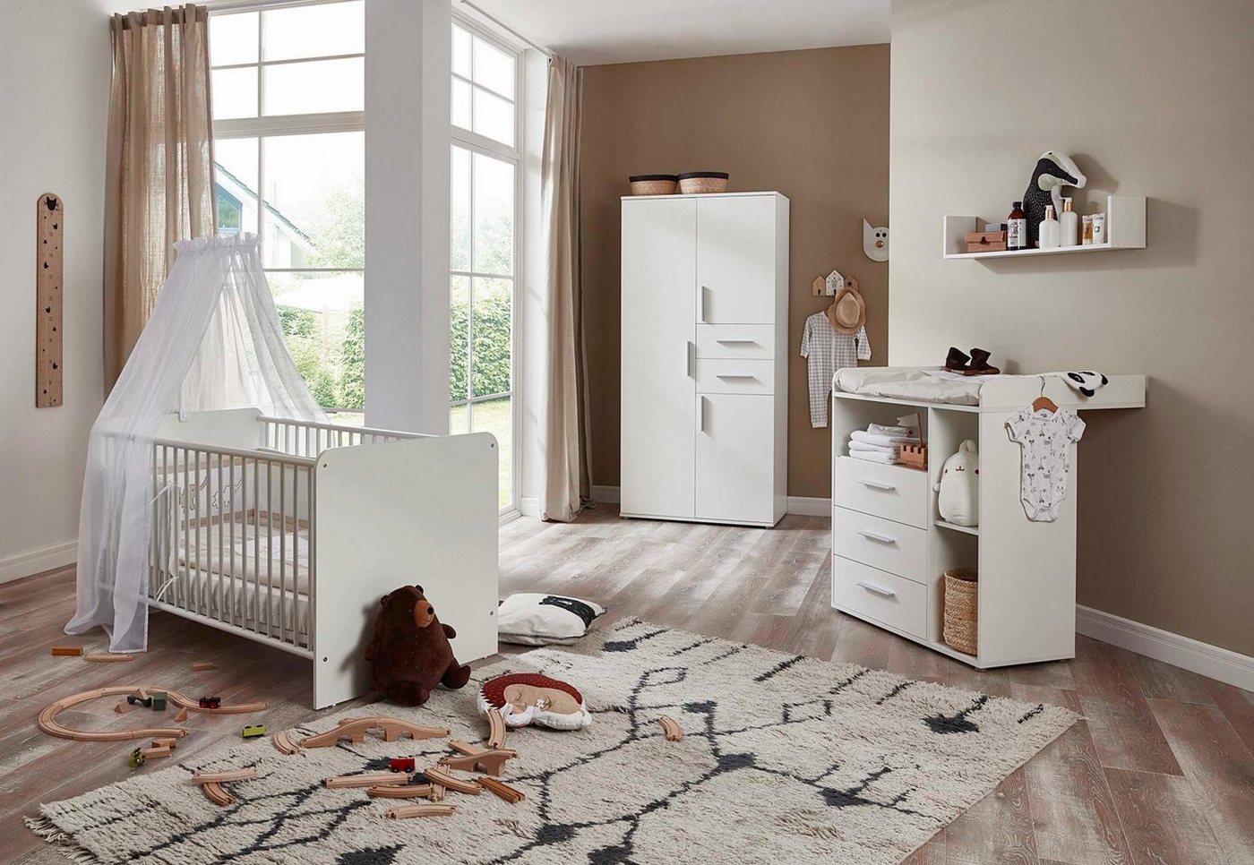 moebel-dich-auf Babyzimmer-Komplettset ALIYA 1, (in weiß, Babybett + Wickelkommode + Kleiderschrank 3-türig), optional mit Matratze, Umbauseiten-Set oder Textil-Set von moebel-dich-auf