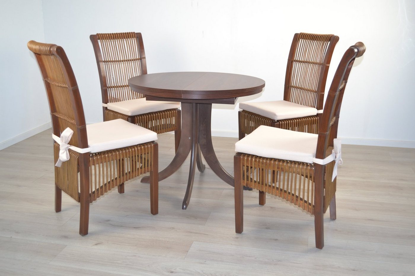 moebel-direkt-online Essgruppe Nala, (Spar-Set, 1 Tisch mit 4 Stühlen, 4 Kissen) von moebel-direkt-online