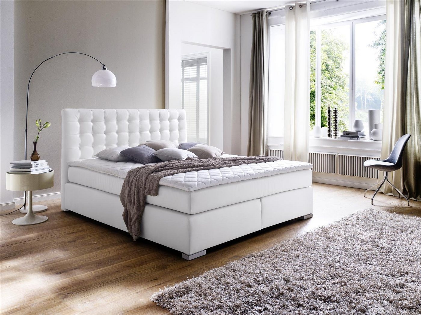 möbelando Boxspringbett Lenno, Boxspringbett Lenno mit Kunstleder weiß, Liegefläche 160x200 cm, Kopfteil gesteppt, Metallfüße gebürstet von möbelando