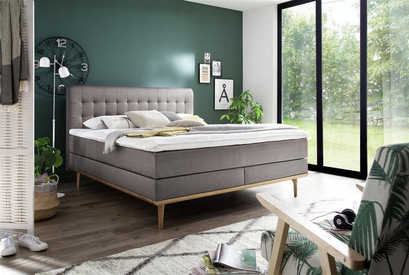 möbelando Boxspringbett Massello, Boxspringbett Massello mit Stoffbezug Porto taupe, Liegefläche 160x200 cm, Kopfteil gesteppt, Füße und Leistenset eichefarbig von möbelando