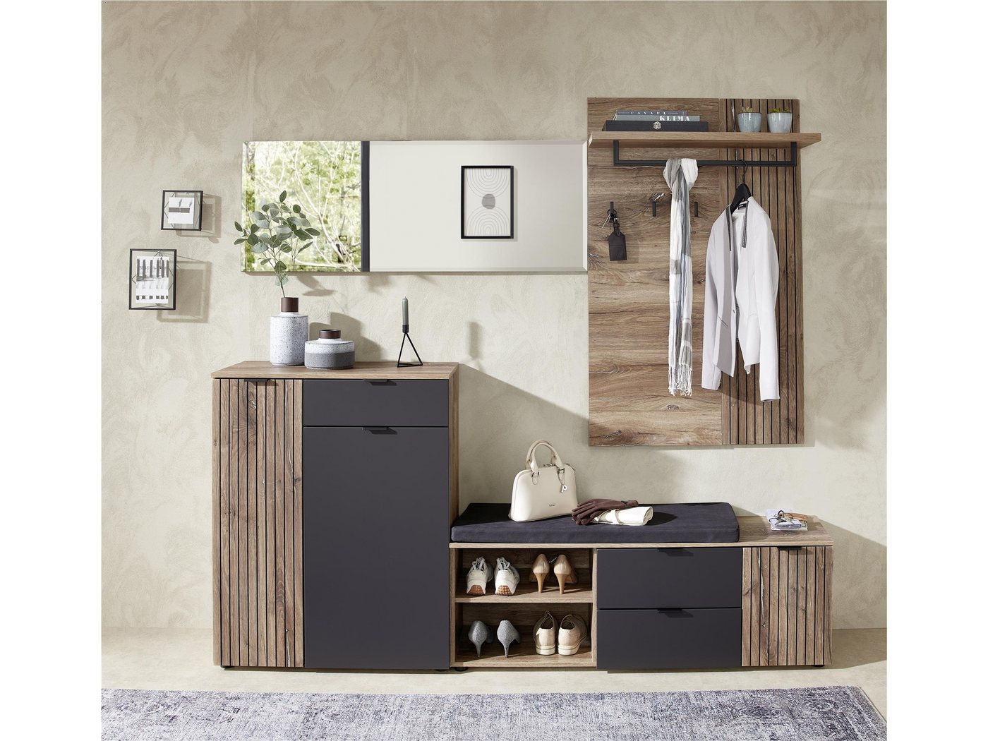 möbelando Garderoben-Set Lydias, (4-St), Moderne 4-teilige Garderobe, Korpus aus Spanplatte in Flagstaff Oak Umbra Nachbildung, Front aus MDF in Cosmos Grey supermatt, Absetzung Leistenoptik in Flagstaff Oak Umbra Nachbildung mit 3 Holztüren, 3 Schubkästen, 9 Einlegeböden, 1 Ablageboden, 1 Kleiderstange, 3 Garderobenhaken und 2 offenen Fächer. Stellmaß ca. Breite 216 cm, Höhe 204 cm, Tiefe 38 cm von möbelando