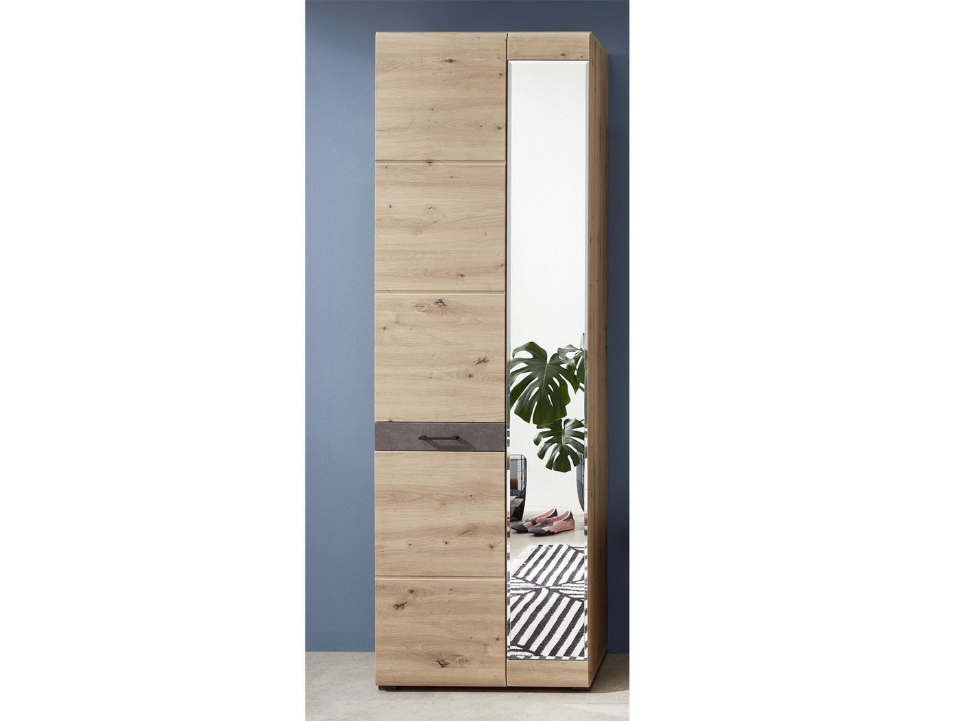 möbelando Garderobenschrank Wally Moderner Garderobenschrank in Artisan-Eiche Nachbildung mit Absetzung in Roxy Steinoptik, Korpus aus Spanplatte, Front aus MDF mit 1 Holztür, 1 Spiegeltür, 2 Konstruktionsböden (davon 1 inkl. ausziehbarer Kleiderstange) sowie 3 Einlegeböden. Breite 65 cm, Höhe 200 cm, Tiefe 38 cm von möbelando