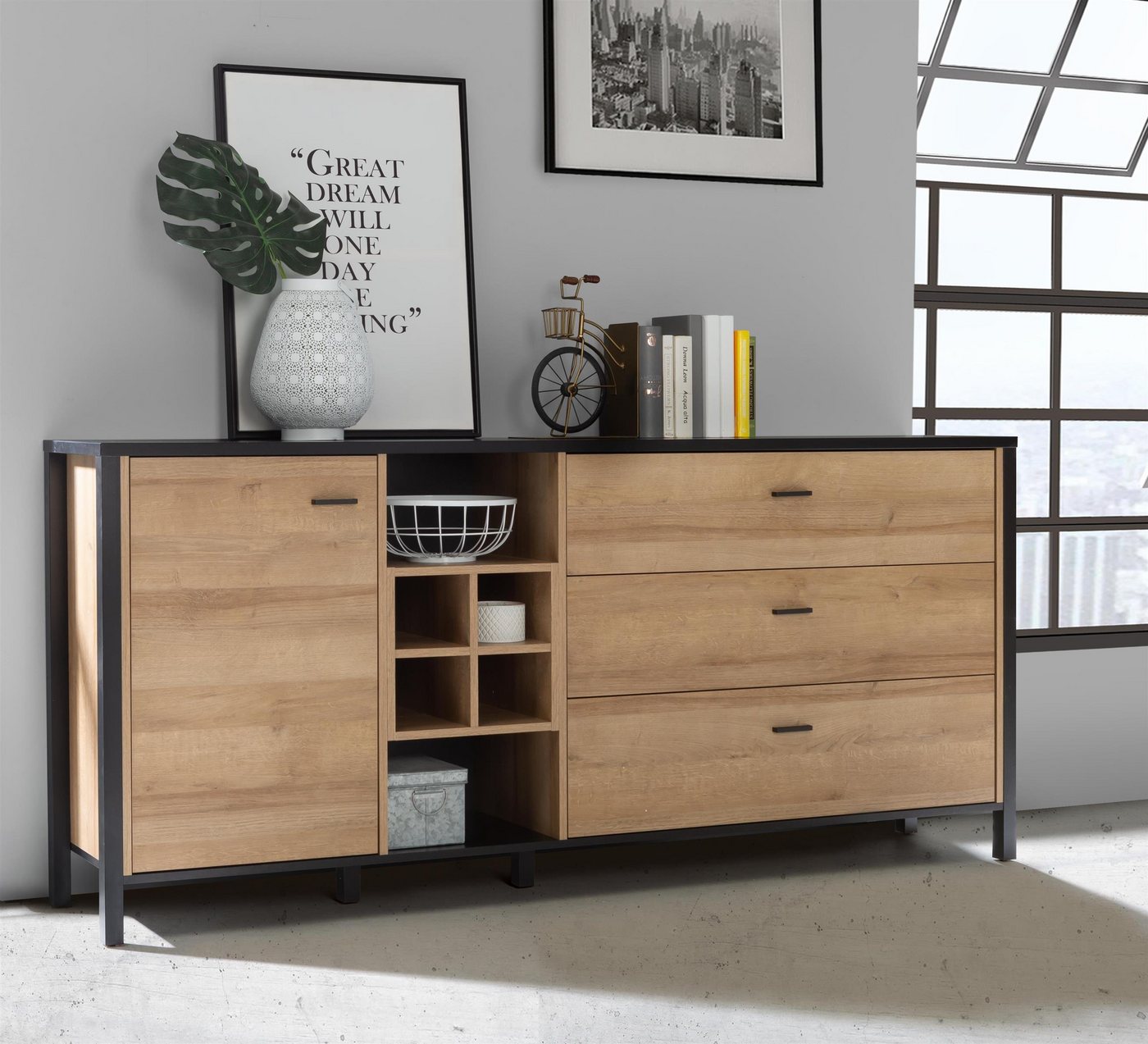 möbelando Sideboard Hialeah, Sideboard im Industrial-Design aus Spanplatte in Riviera Eiche Nachbildung, Gestell in Schwarz mit 1 Holztür, 3 Schubkästen, 1 Einlegeboden und 6 offenen Fächern. Breite 186,3 cm, Höhe 85,1 cm, Tiefe 40,2 cm von möbelando