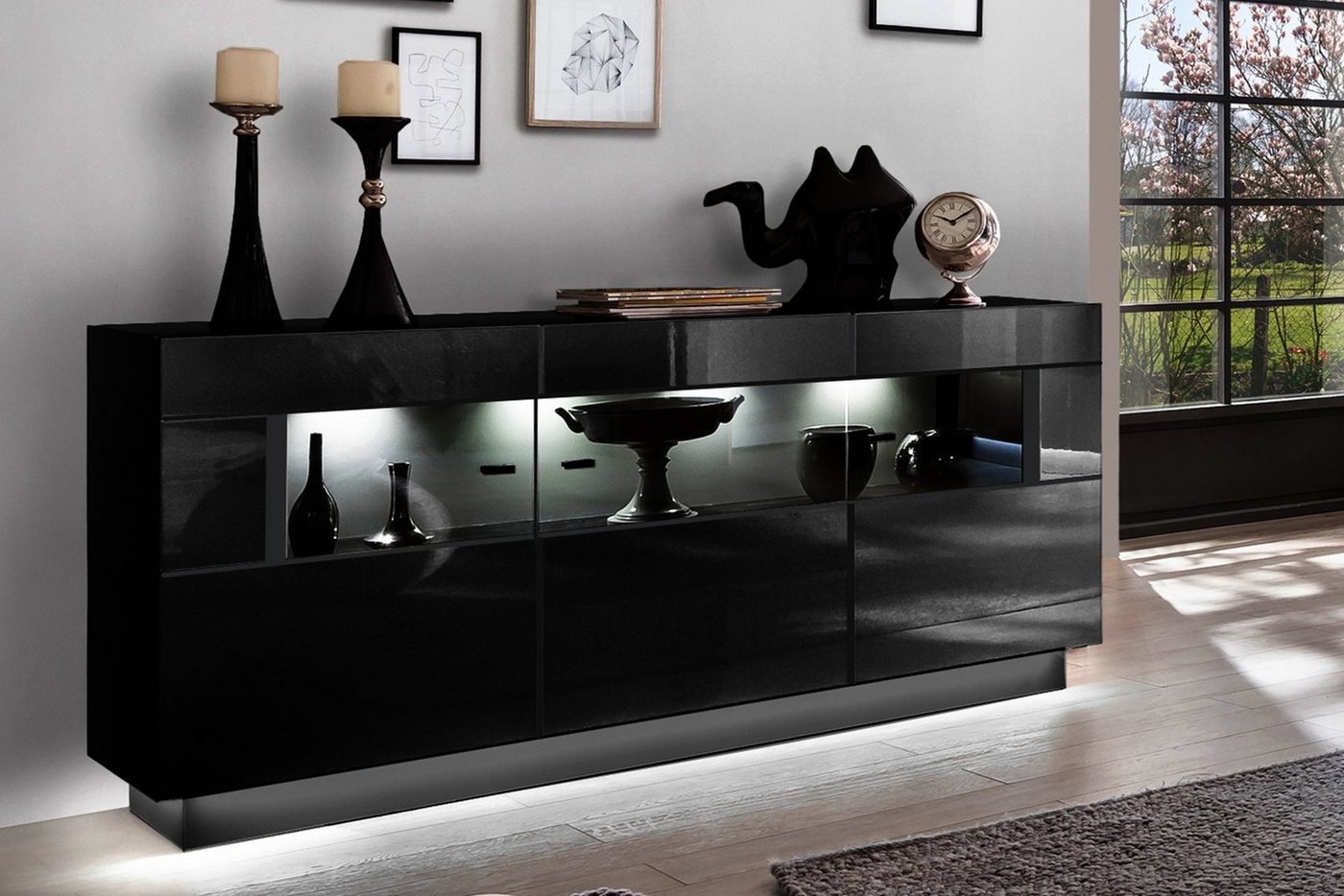 möbelando Sideboard NATA 084 (BxHxT: 160x85x43 cm), aus MDF/Holzwerkstoff in Hochglanz Schwarz mit 3 Türen und 9 Fächern von möbelando