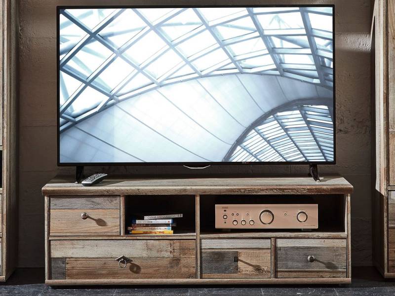 möbelando TV-Board Britta, TV-Lowboard aus Spanplatte foliert in Driftwood Nachbildung mit 4 Schubkästen und 2 offene Fächer, Griffe aus Zinkdruckguss in Antik-Optik. Breite 130 cm, Höhe 43 cm, Tiefe 52 cm. von möbelando