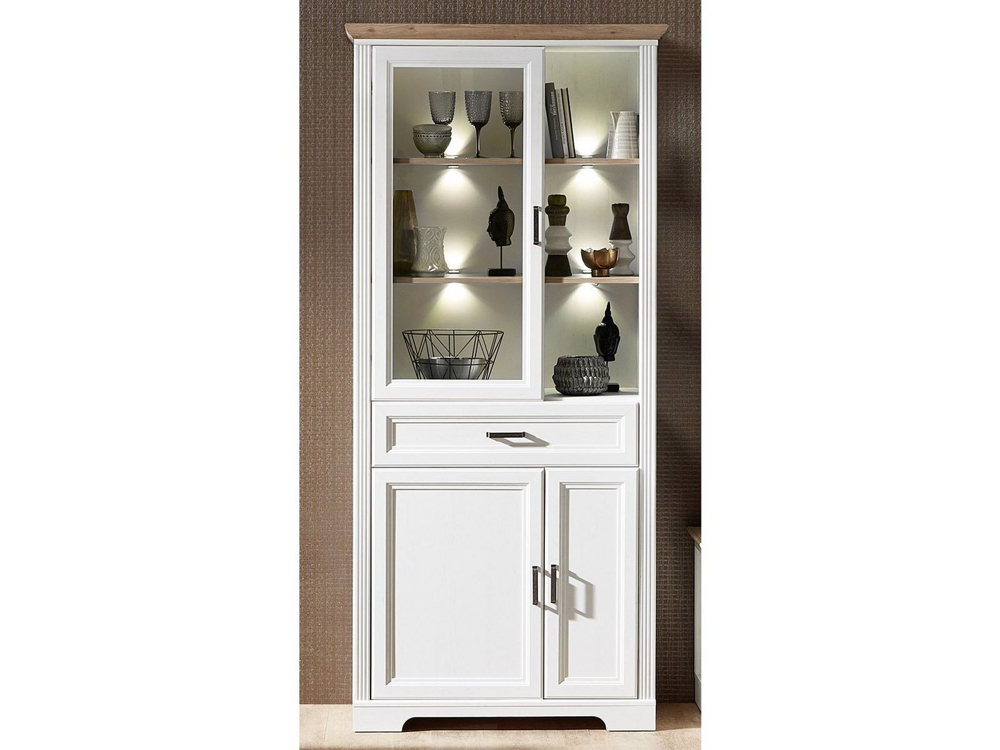 möbelando Vitrine Jasmin mit 1 Glastür 3 Holztüren und 1 Schublade inkl. Beleuchtung. Türen und Schubkästen mit Soft-Close-Funktion sowie Metallgriffen von möbelando