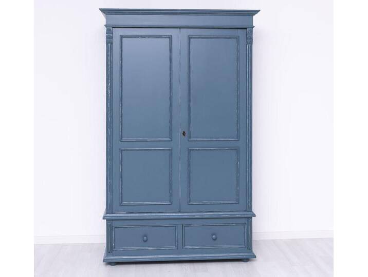 Kleiderschrank im Landhausstil mit Schubladen nachtblau Kleiderschrank im Landhausstil mit Schubladen nachtblau von moebro