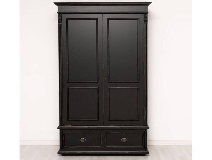 Kleiderschrank im Landhausstil mit Schubladen schwarz shabby-chic von moebro
