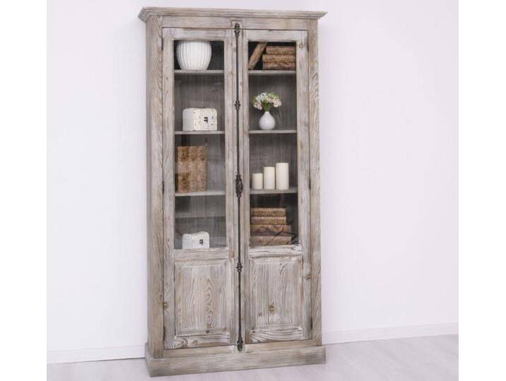 Landhaus Vitrine mit Glastüren Holz tiefgebürstet von moebro