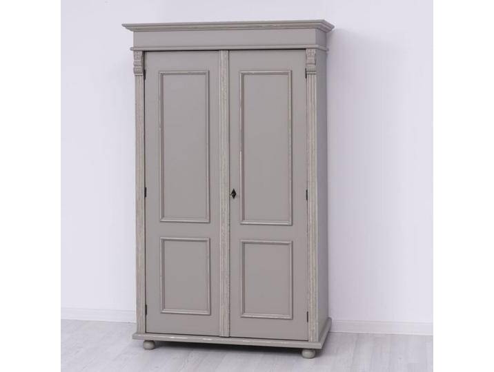 Romantischer zweitüriger Kleiderschrank im Landhausstil braungrau von moebro