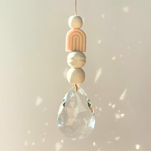 Handgemachter Sonnenfänger Kristall 50 mm – Fensterdeko Boho Regenbogen mit Holz- & Silikonperlen Handgemachter Sonnenfänger Kristall 50 mm – Fensterdeko Boho Regenbogen mit Holz- & Silikonperlen von møij
