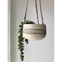 Keramik Hängenden Pflanztopf, Weiß Gestreifte Pflanzentopf, Pflanzenhalter, Housewarming Geschenk, Geschenk Für Mama, Bester Freund Keramik Hängenden Pflanztopf, Weiß Gestreifte Pflanzentopf, Pflanzenhalter, Housewarming Geschenk, Geschenk Für Mama, Bester Freund von monalisapottery