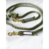 Grüne Hundeleine/Tauleine „Evergreen" Mit Goldenen Scherenkarabinern, Verschiedene Größen Und Farben Wählbar | Paracord & Microcord Grüne Hundeleine/Tauleine „Evergreen" Mit Goldenen Scherenkarabinern, Verschiedene Größen Und Farben Wählbar | Paracord & Microcord von moonandneck