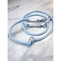 Hellblaue Leine „Icy" Mit Weißer Leder Umwickelung Und Silber Karabiner - Verschiedene Größen Hellblaue Leine „Icy" Mit Weißer Leder Umwickelung Und Silber Karabiner - Verschiedene Größen von moonandneck