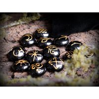 13 Hexenrunen Schwarz Und Gold Wahrsagen Set von moongoddessgardenart