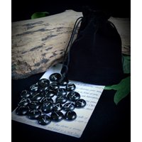 25 Glas Runen Mit Samt Tasche Und Casting Anleitung Yule Geschenk Samhain Wahrsagerei 25 Glas Runen Mit Samt Tasche Und Casting Anleitung Yule Geschenk Samhain Wahrsagerei von moongoddessgardenart