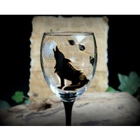Handgemalter Heulender Wolf Und Mond Glaskelch Hexenbecher Altar Pagan Wicca Geschenk Handgemalter Heulender Wolf Und Mond Glaskelch Hexenbecher Altar Pagan Wicca Geschenk von moongoddessgardenart