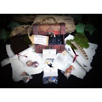 Junge Hexe Und Zauberer Sammler Truhe Starter-Set Mit 2 X Zaubersprüchen, Skarabäus, Versteinerte Haizähne Trank Flasche Kristalle Wicca Pagan von moongoddessgardenart