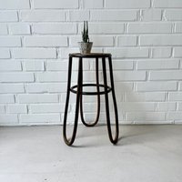 Mid Century Blumenständer, Rattan Blumenhocker, Vintage Blumenbank, Pflanzenständer Mid Century Blumenständer, Rattan Blumenhocker, Vintage Blumenbank, Pflanzenständer von moovi