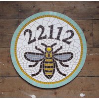 Mosaik Hausnummer Schild Biene Design, Sonderanfertigung Mosaik Hausnummer Schild Biene Design, Sonderanfertigung von mosaicsbyhippo