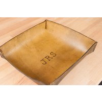 Handgefertigte Leder Tablett Personalisiertes Antik Braun Catch-All von moxieandoliver