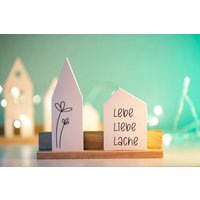 Deko Häuser Set - Weiß Oder Grau Lebe Liebe Lache Häuserset Holztablett Geschenk Gipshäuser Geschenkidee Skandi Hygge von mrsfannycreate