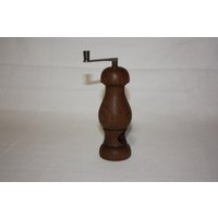 Muskatmühle Aus Geräuchertem Eichenholz. Seitenlader von msKreation