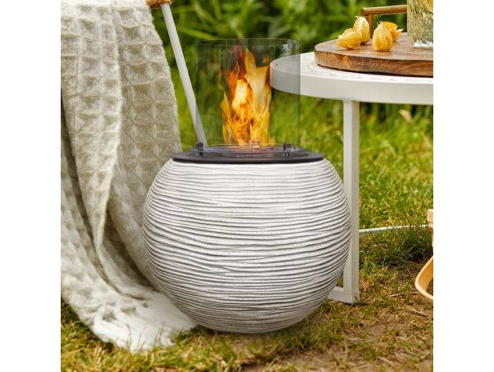 muenkel design Nova [Ethanol Feuerstelle für den Innen- und Außenbereich]: Riffelung weiß-grau - mit Schutzhülle von muenkel-design