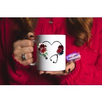 Krankenschwester Kaffeetasse | Tumbler Personalisiertes Geschenk Stethoskop Arzt Pflegehelferin Herzschlag Stillstudentin von mugandcrafts