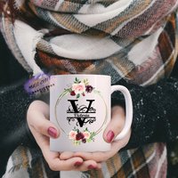 Personalisierte Tasse | V Initial Geschenk| Personalisierter Tee Kaffee| Geschenk Für Sie Geburtstag Weihnachten| Muttertag| Becher Weinbecher von mugandcrafts