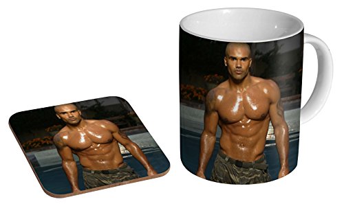 mugmart Shemar Moore Pool-Kaffeetasse + Untersetzer aus Keramik von mugmart