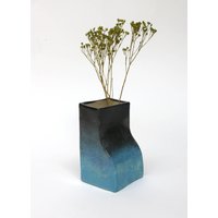 Mini-Vase Aus Blauem Und Schwarzem Sandstein, Einzigartiges Handgefertigtes Stück Mini-Vase Aus Blauem Und Schwarzem Sandstein, Einzigartiges Handgefertigtes Stück von mumuinparis
