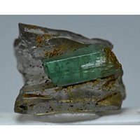 1, 50 Karat Natürlicher Winziger Smaragd Kristall Auf Quarz von mussaminerals