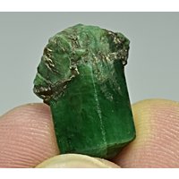 10 Karat Naturgrüne Farbe Smaragd Kristall Kombiniert Mit Pyrit von mussaminerals