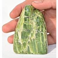 187 Gramm Natur Unikat Grün Farbe Tremolit Poliert Tumbled Stein von mussaminerals