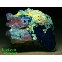 196 Gramm Lasurit Kombiniert Mit Unbekanntem Fluoreszierendem Mineral von mussaminerals