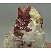 22 Karat Enden Natürliches Rubin Kristall Exemplar von mussaminerals