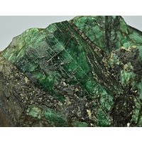 244 Gramm Natürliches Tiefgrüne Farbe Smaragd Kristall with Pyrit & Quarz Auf Matrix von mussaminerals