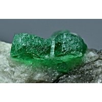 71 Karat Wundervolle Top Grün Farbe Terminated Drei Smaragd Kristall Auf Matrix von mussaminerals