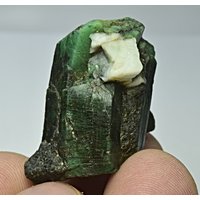 73 Karat Natürlicher Tiefgrüner Smaragd Kristall Kombiniert Mit Pyrit & Quarz von mussaminerals