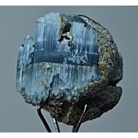 8 Karat Ungewöhnliche Blaue Farbe Vorobyevit Beryll Rosterit Kristall Mit Turmalin von mussaminerals