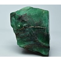 Einzigartiger Natürlicher Smaragd Kristall Kombiniert Mit Pyrit 38 Karat von mussaminerals