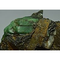 Einzigartiges Smaragd Kristall Exemplar Kombiniert Mit Pyrit 242 Karat von mussaminerals
