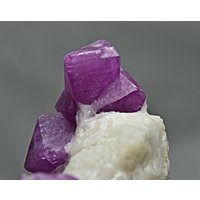 Erstaunliches Enden Mehrerer Natürlicher Rubinkristall Auf Matrix 202 Gramm von mussaminerals