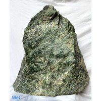 Natürlicher Roh Nephrit Jade 90 Kilogramm Selbststehend Riesiger Berg Form Stein von mussaminerals