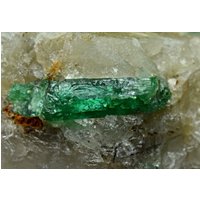 Natürlicher Smaragd Kristall Auf Weißer Quarz Matrix 45 Karat von mussaminerals
